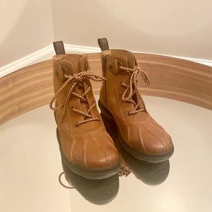 UGG. SIZE 7. BOOTS.